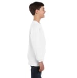 Gildan G540B White right
